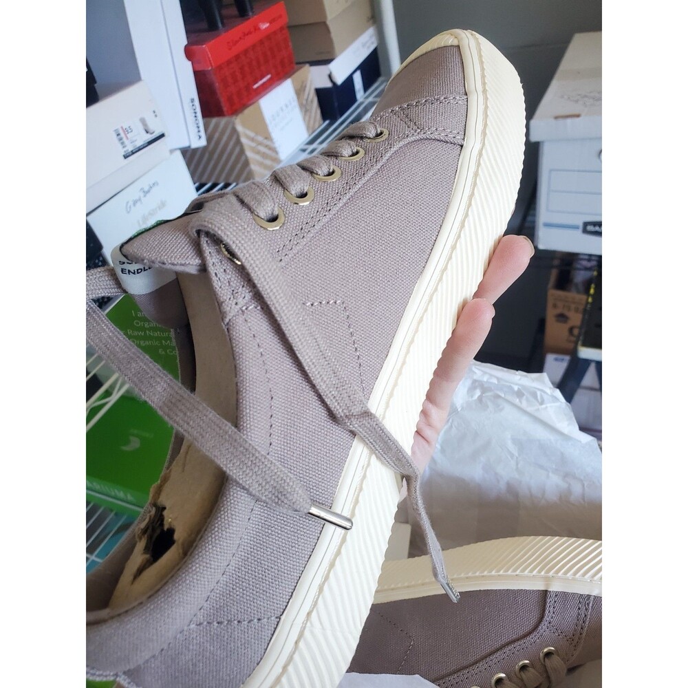 Cariuma Size 9.5 Womens  OCA Mystic GRAY NWTS